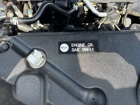 Used 2024 Toyota Sienna XLE w/ XLE Plus Package FWD image 16