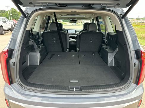 Used 2025 Kia Telluride S FWD image 25