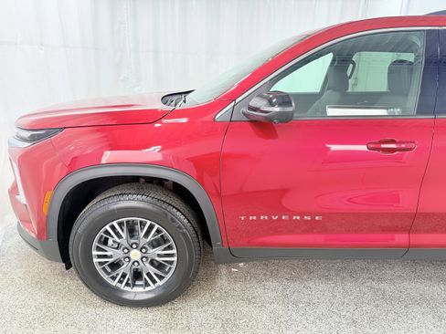 Used 2024 Chevrolet Traverse LT w/ Trailering Package image 4