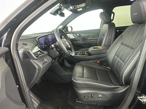 Used 2025 Buick Enclave Avenir w/ Trailering Package, 5000 lbs. FWD image 12
