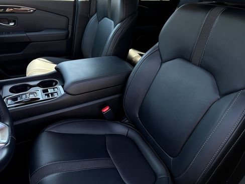 Used 2025 Honda Pilot EX-L image 18