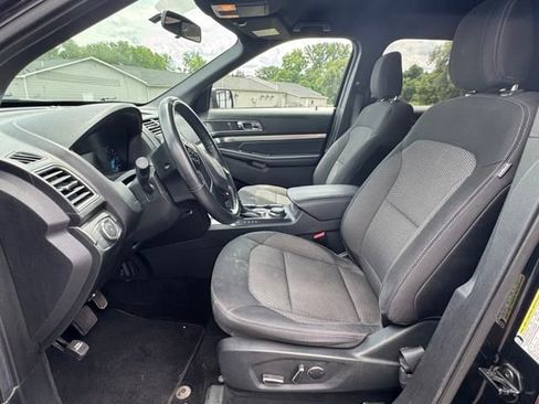 Used 2018 Ford Explorer XLT image 8