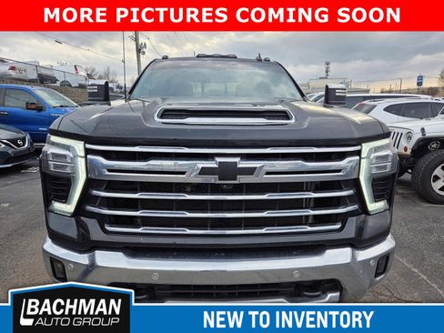 Used 2024 Chevrolet Silverado 2500 LTZ w/ LTZ Plus Package image 3