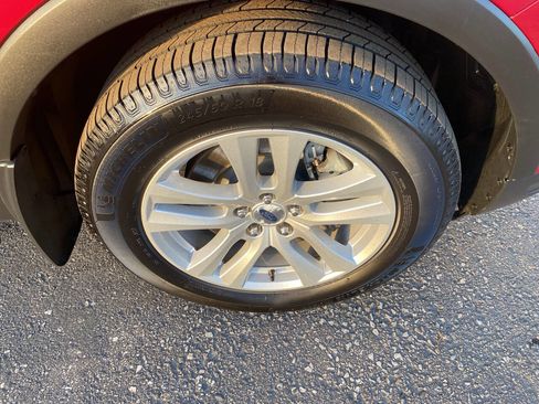 Used 2018 Ford Explorer XLT w/ Equipment Group 202A image 18