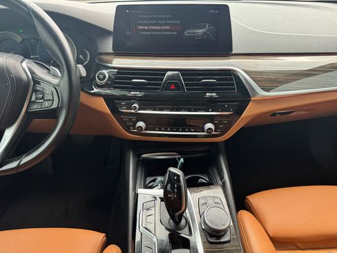 Used 2018 BMW 530e w/ Premium Package 2 image 11