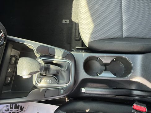 Used 2025 Kia Soul LX w/ LX Technology Package FWD image 25