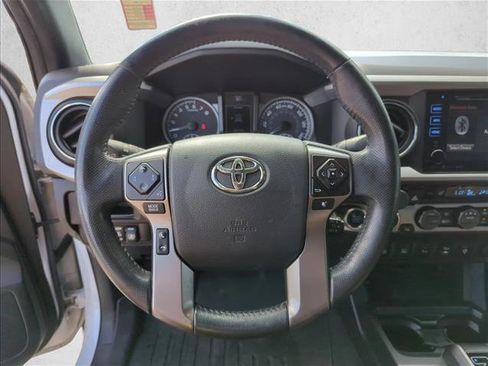 Used 2017 Toyota Tacoma Limited image 10