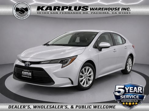 Used 2018 Toyota Corolla LE w/ Carpet Mat Package (TMS) FWD image 1