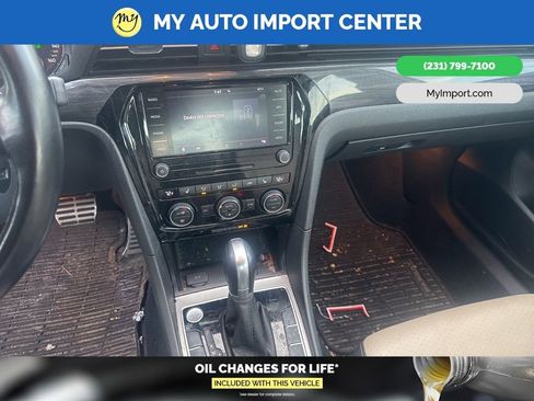 Used 2020 Volkswagen Passat 2.0T R-Line image 14