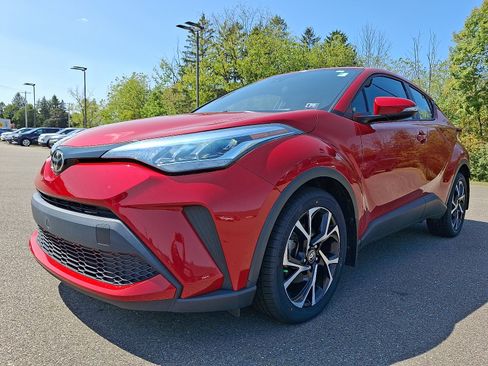 Used 2020 Toyota C-HR XLE image 3