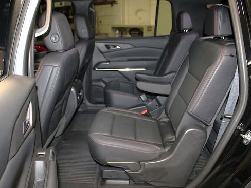 Used 2025 Chevrolet Traverse Z71 w/ LPO, Floor Liner Package AWD/4WD image 29