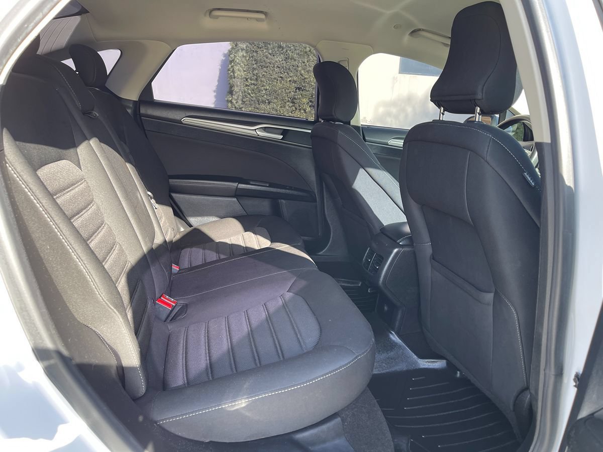 Used 2019 Ford Fusion SE FWD image 27