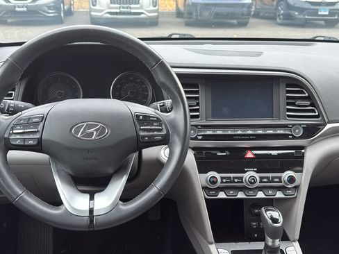 Used 2020 Hyundai Elantra Limited image 25