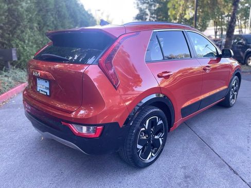 Certified 2023 Kia Niro Wind w/ Wind Preserve Package FWD image 4