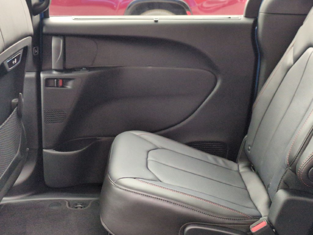 New 2027 Chrysler Pacifica Select FWD image 26
