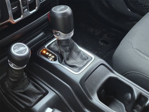 Used 2023 Jeep Wrangler Unlimited Sport image 17