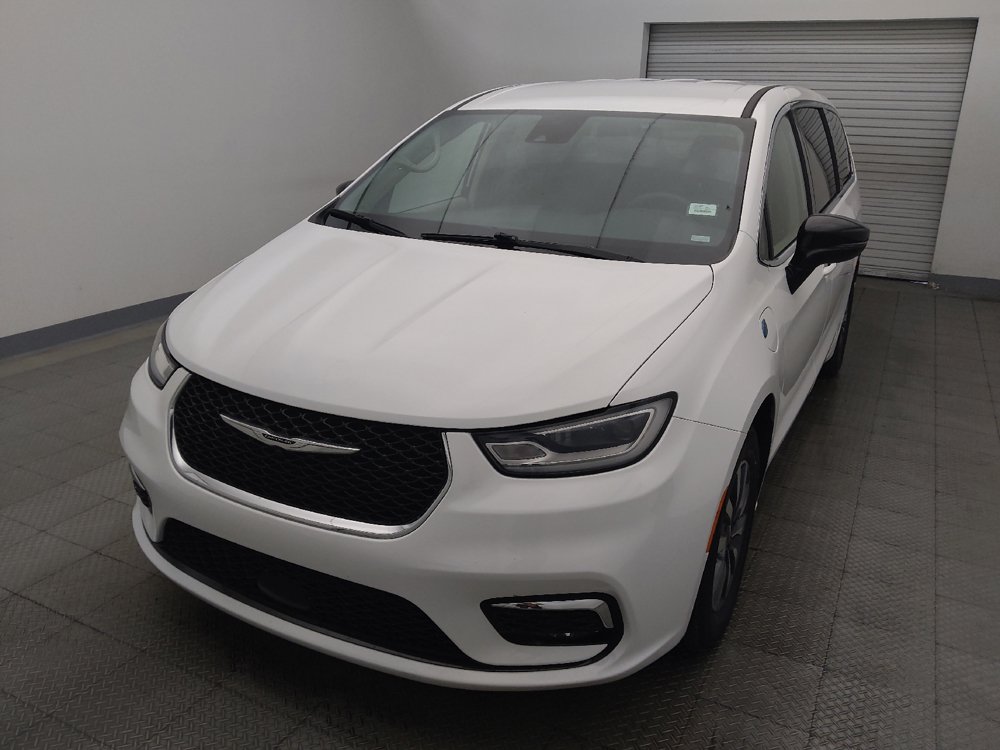 Used 2024 Chrysler Pacifica Limited FWD image 15