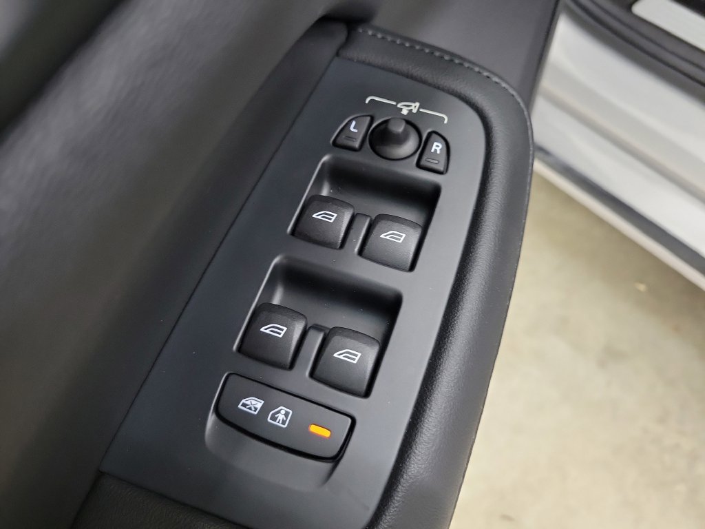 Used 2025 Volvo S60 B5 Plus w/ Protection Package Premier FWD image 21