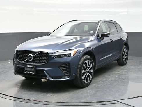 Used 2025 Volvo XC60 B5 Plus AWD/4WD image 2