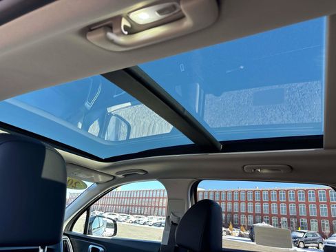 Used 2025 Kia Sorento SX image 11