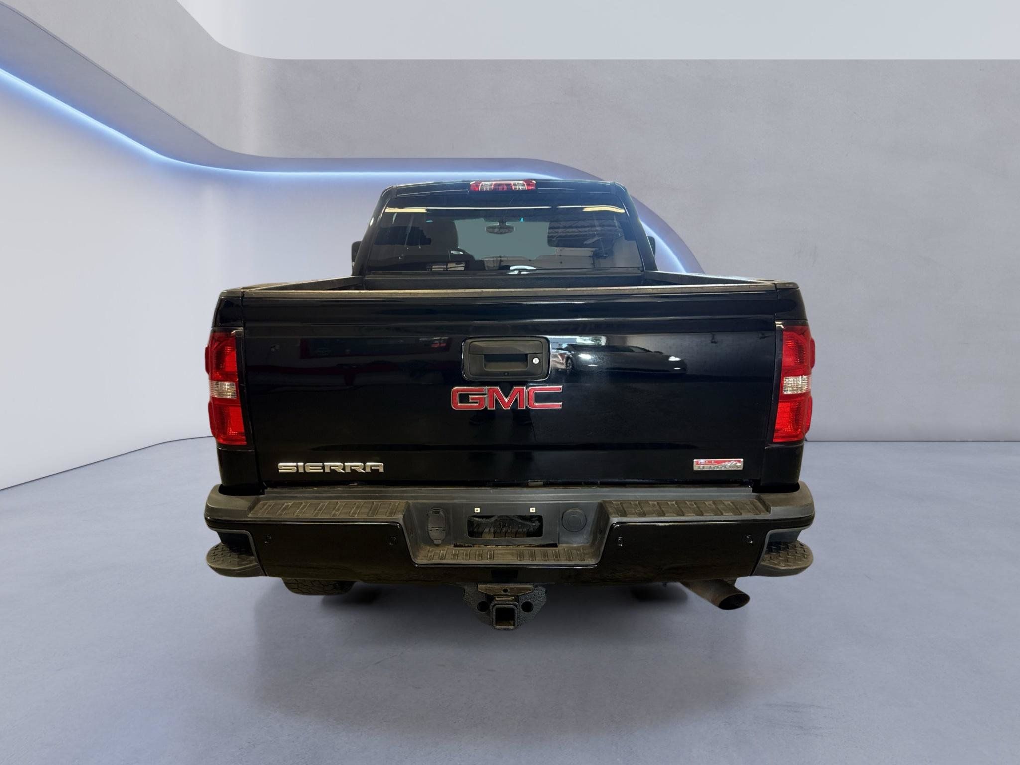 Used 2016 GMC Sierra 2500 SLT w/ All-Terrain HD Package AWD/4WD image 7