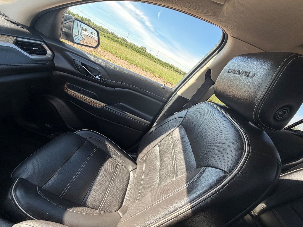 Used 2019 GMC Acadia Denali w/ Technology Package AWD/4WD image 19