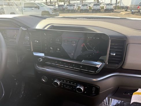 Used 2023 GMC Sierra 1500 SLT image 46