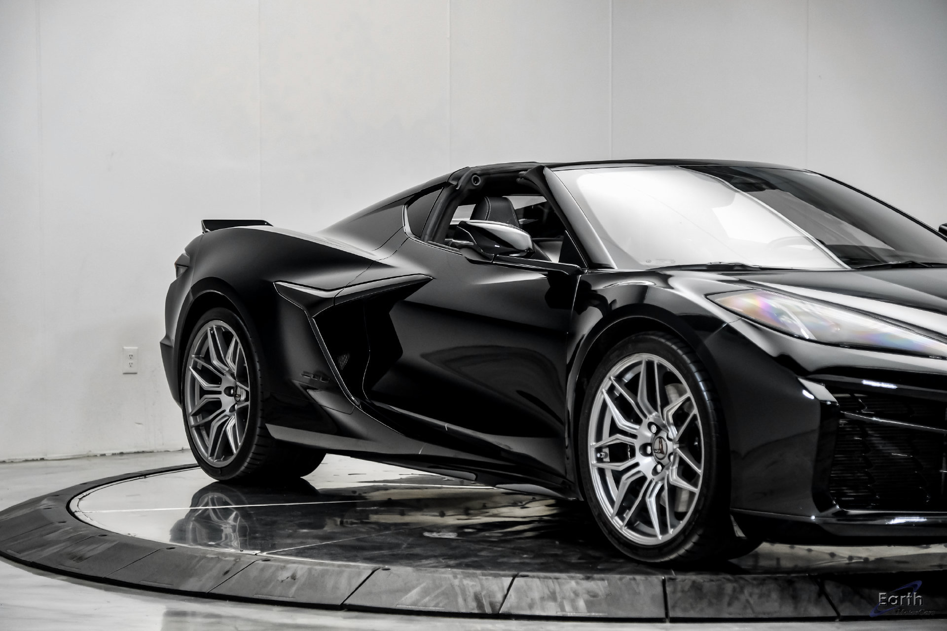 Used 2024 Chevrolet Corvette Z06 RWD image 35