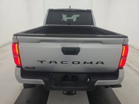 Certified 2025 Toyota Tacoma SR5 AWD/4WD image 5