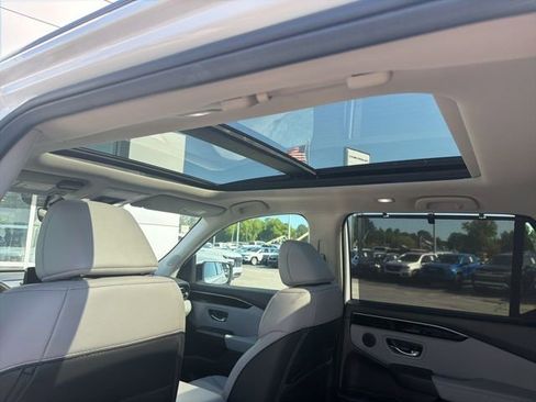 Used 2025 Honda Pilot Touring image 10