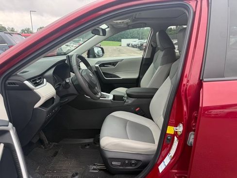 Used 2022 Toyota RAV4 XLE Premium AWD/4WD image 3
