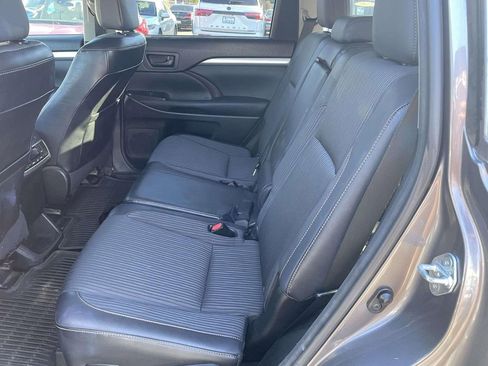 Used 2015 Toyota Highlander LE image 21
