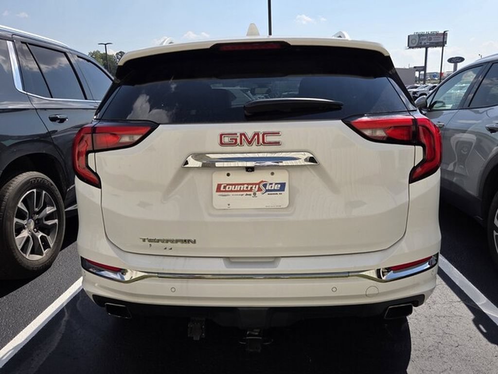 Used 2020 GMC Terrain Denali w/ Denali Premium Package FWD image 5