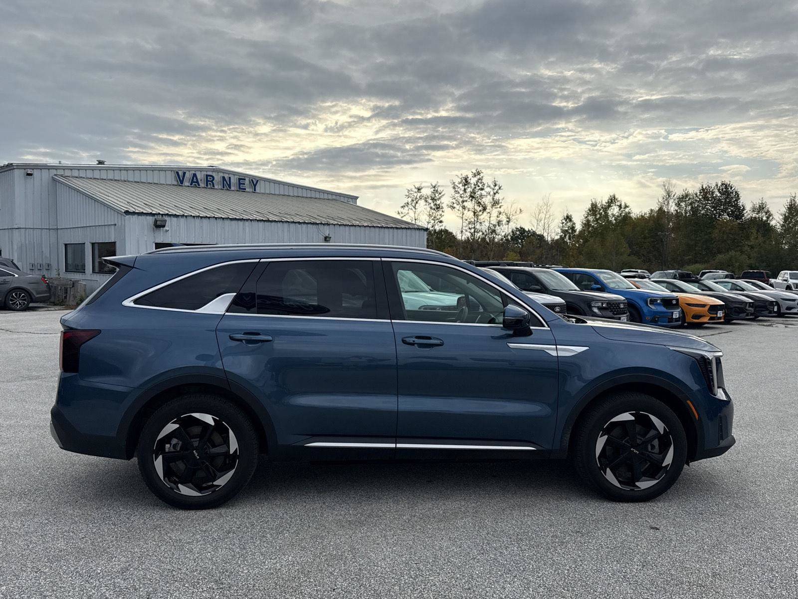 Used 2025 Kia Sorento EX AWD/4WD image 9