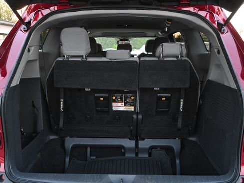 Used 2021 Toyota Sienna LE w/ LE Plus Package FWD image 22