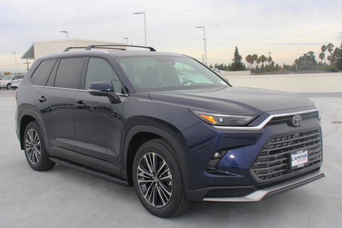 New 2026 Toyota Grand Highlander AWD Hybrid image 2