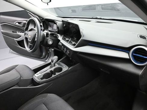 Used 2025 Chevrolet Trax LS w/ LS Convenience Package FWD image 25