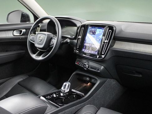 Used 2024 Volvo XC40 B5 Plus AWD/4WD image 21