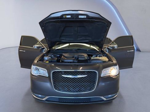 Used 2017 Chrysler 300 C AWD/4WD image 10