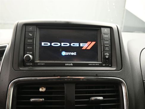 Used 2019 Dodge Grand Caravan SE w/ UConnect Hands-Free Group FWD image 16