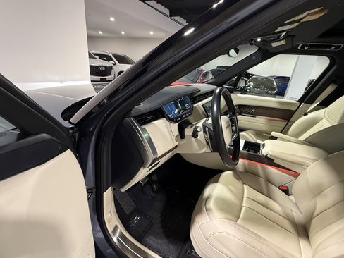Used 2025 Land Rover Range Rover Long Wheelbase SE AWD/4WD image 14
