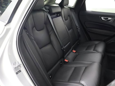 Used 2022 Volvo XC60 B6 Inscription w/ Climate Package image 34