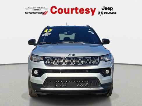 Certified 2025 Jeep Compass Limited AWD/4WD image 9