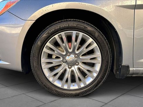 Used 2013 Chrysler 200 Limited image 9