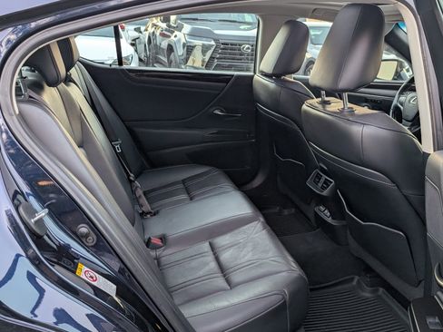 Certified 2019 Lexus ES 350 w/ Accessory Package image 12