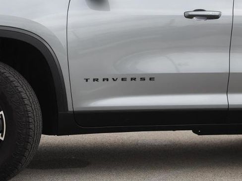 Used 2025 Chevrolet Traverse Z71 AWD/4WD image 4