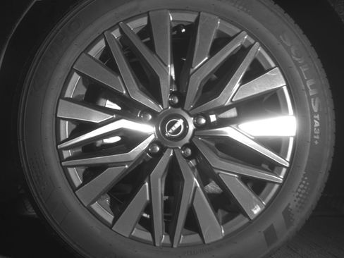 Used 2025 Nissan Altima 2.5 SV FWD image 12