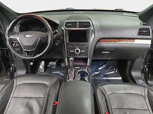 Used 2018 Ford Explorer Platinum image 10