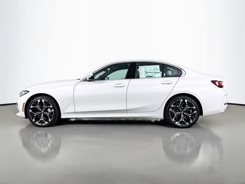 Used 2025 BMW 330i xDrive 330i xDrive w/ Premium Package image 4