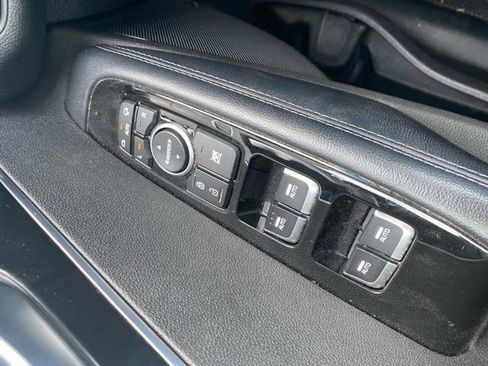 Used 2017 Kia Sorento SX image 16